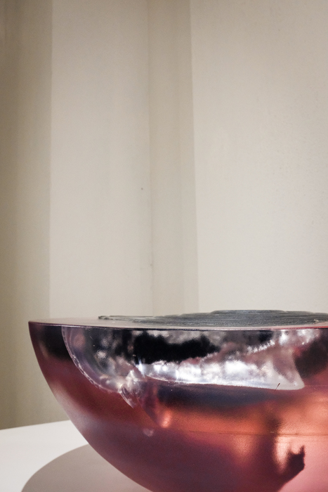 Kognisi: Batu Gabro, Resin d.67x25 cm 2018